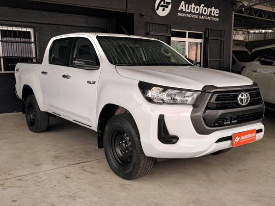TOYOTA HILUX 2.8 D-4D TURBO DIESEL CD POWER PACK 4X4 MANUAL TOYOTA HILUX 2.8 D-4D TURBO DIESEL CD POWER PACK 4X4 MANUAL